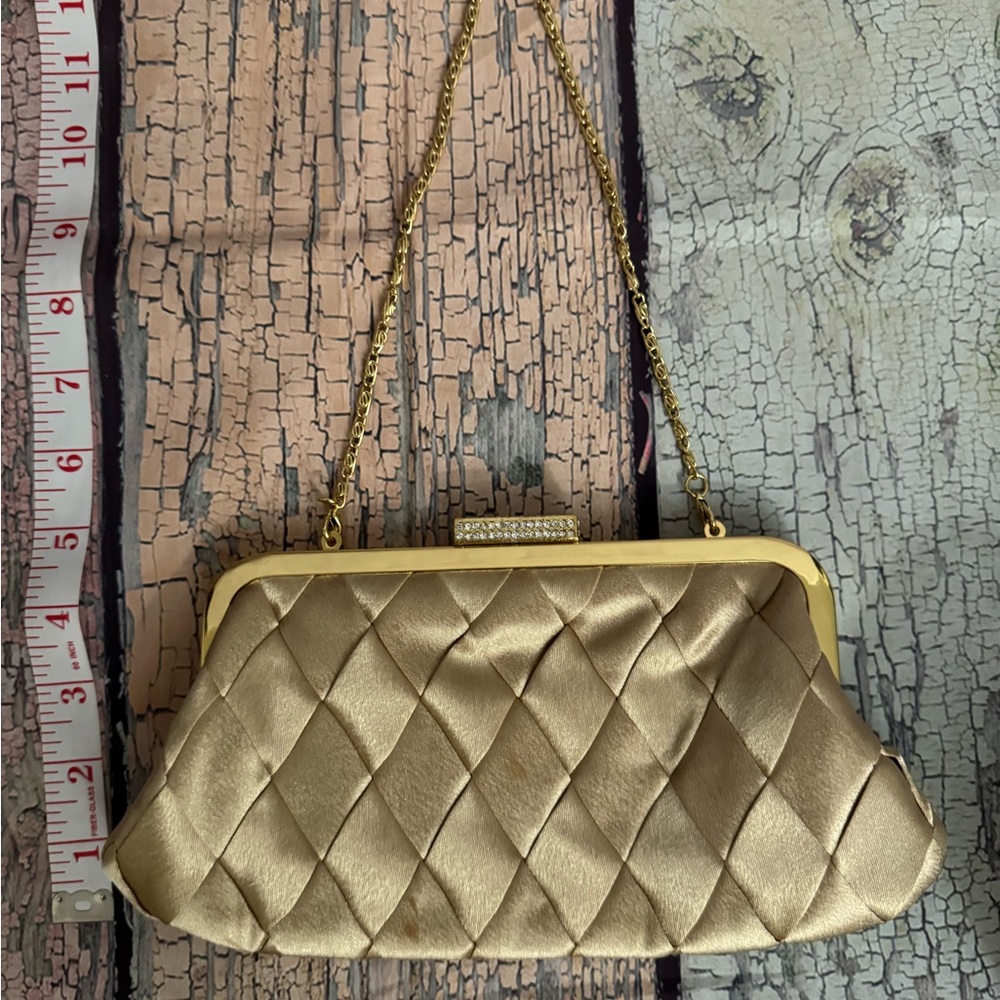 Beautiful golden clutch for special occasions! Look like a star with this find!